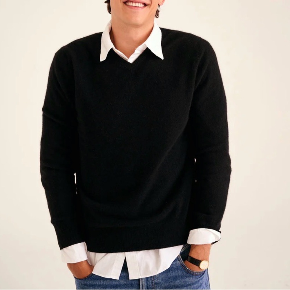 Express men’s pitch black merino wool v-neck sweater NWT